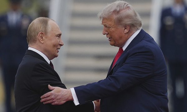 Sức ép thúc đẩy ông Trump đạt thỏa thuận diesel với Nga