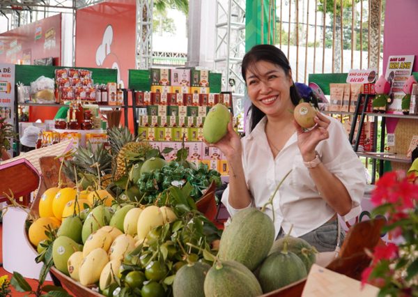 Sức hút từ không gian văn hóa, ẩm thực đậm chất miền Tây tại Giải VPBank Đất Sen Hồng