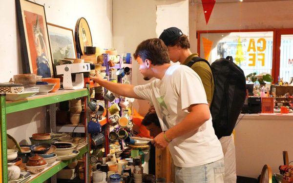 Sức sống mới của siêu đô thị: ‘Chặt hẻm’ đi uống cà phê, khách vẫn đến đông