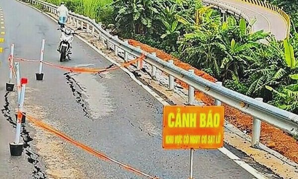 Sụt lún dài hơn 40 m đèo Đại Ninh trên tuyến Mũi Né - Đà Lạt