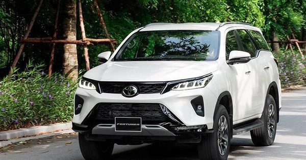SUV 7 chỗ: Doanh số Toyota Fortuner tăng trở lại, vẫn kém xa Ford Everest