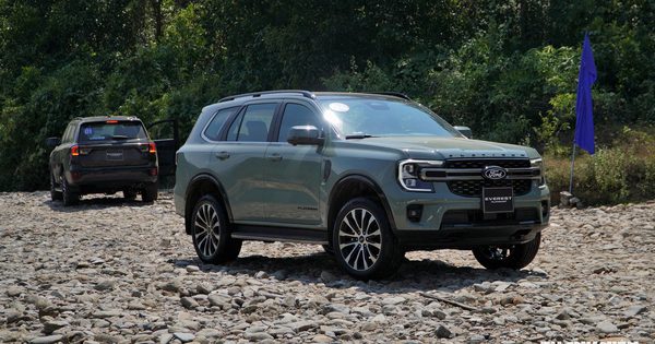 SUV 7 chỗ: Ford Everest tăng tốc, Toyota Fortuner lại bị bỏ xa