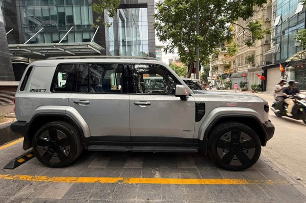 SUV lạ ngang cỡ Toyota Prado xuất hiện ở Việt Nam, giá tạm tính trên 2 tỷ đồng