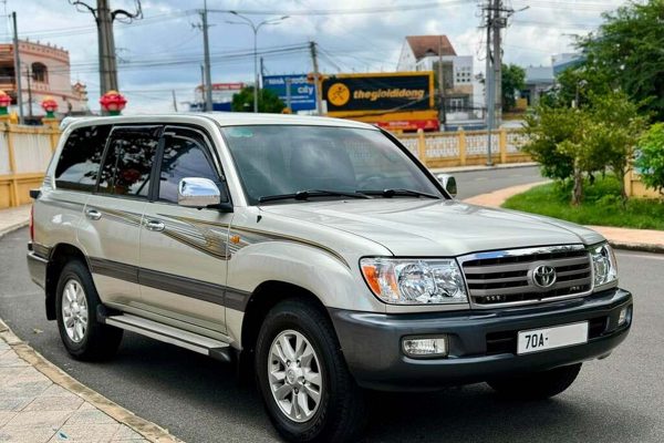 SUV nồi đồng cối đá Toyota Land Cruiser LC100 bán lại chỉ 400 triệu