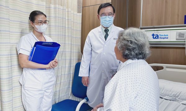 Suy tim do hẹp van động mạch chủ