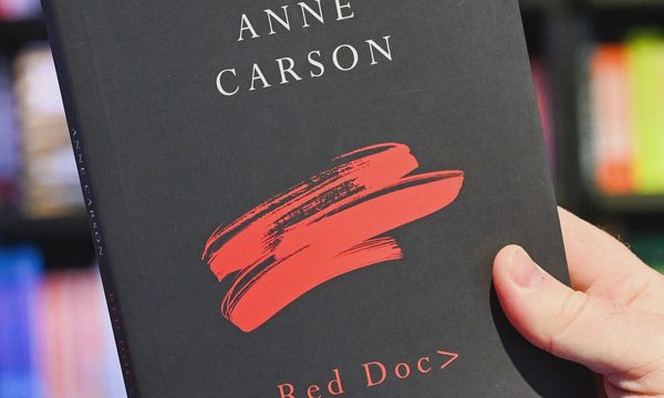 Tác phẩm của Anne Carson gây sốt sau Nobel