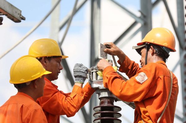 Tái cơ cấu EVN: Hai bộ vênh nhau về lộ trình tách truyền tải, bán lẻ