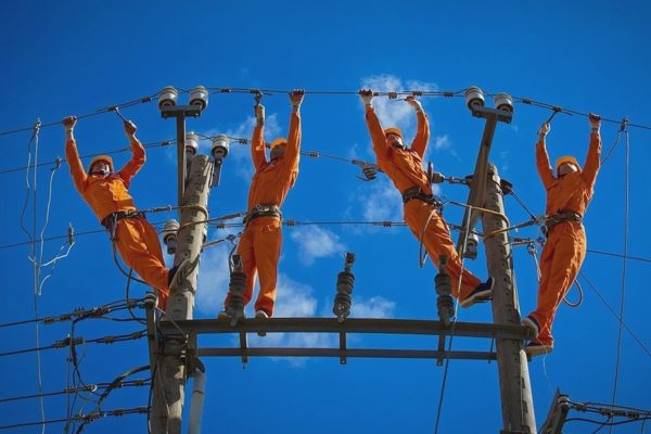 Tái cơ cấu EVN: Vì sao Bộ Tài chính chưa muốn tách công ty truyền tải điện?