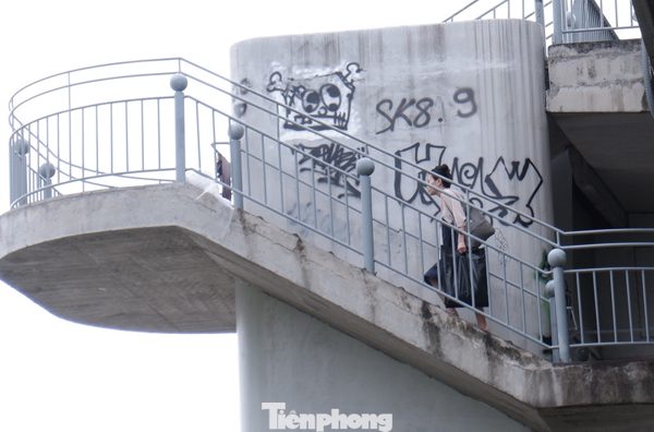 Tái diễn tình trạng vẽ bậy, loạt công trình, hạ tầng TPHCM nhem nhuốc