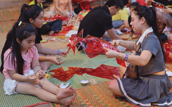 Tái hiện lễ hội 'Trung thu xưa' giữa lòng phố biển