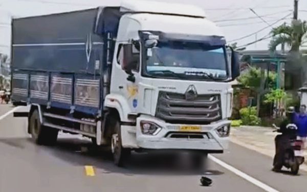 Tai nạn giữa xe tải và xe đạp điện, bé gái 11 tuổi tử vong