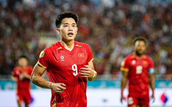 Tại Nhật Bản, Đình Bắc 'đốn tim' người hâm mộ khi trả lời câu hỏi về penalty và người yêu