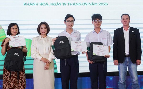 Tài sản gia đình trôi hết, HS vùng lũ 2025 của Khánh Hòa vẫn nhất nhì giải quốc gia, cấp tỉnh