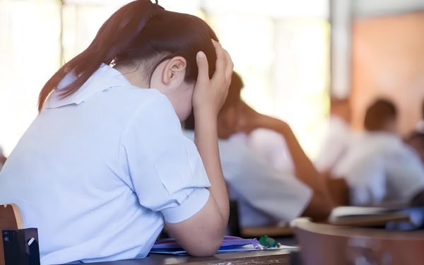 Tại sao trẻ có thể nói với nhiều người xa lạ trên mạng nhưng lại ‘đóng cửa’ với chính cha mẹ mình?
