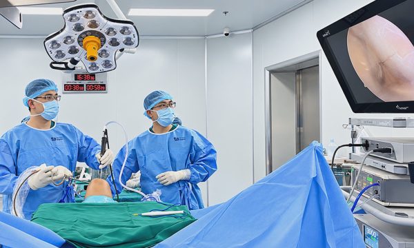 Tái tạo ba dây chằng cho thiếu nữ