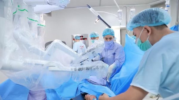 Tái tạo đường tiêu hóa cho người bệnh do uống nhầm thuốc tẩy bồn cầu