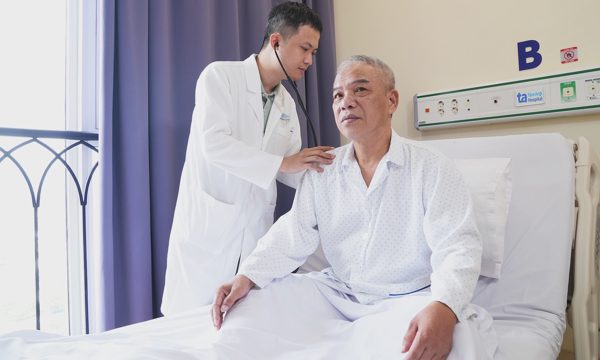 Tái thông động mạch vành cho người mắc nhiều bệnh nền