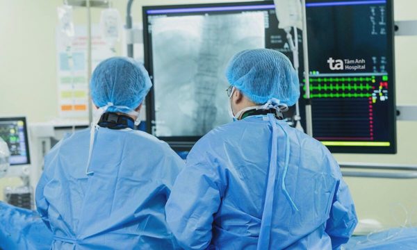 Tái thông mạch máu nuôi chân người ung thư