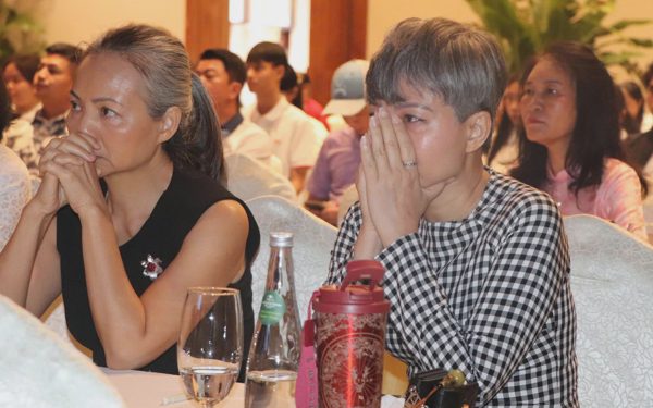 Tài trợ học phí toàn bậc đại học, tặng 50 triệu cho nữ SV trường Y có cha khuyết tật, mẹ ung thư, chị mắc tâm thần