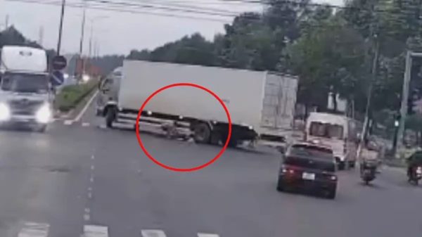 Tài xế bị tạm giữ sau vụ tông chết người, kéo nạn nhân khỏi gầm xe để bỏ chạy