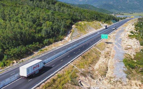 Tài xế chọn quốc lộ thay vì cao tốc: Cần điều chỉnh để tránh lãng phí