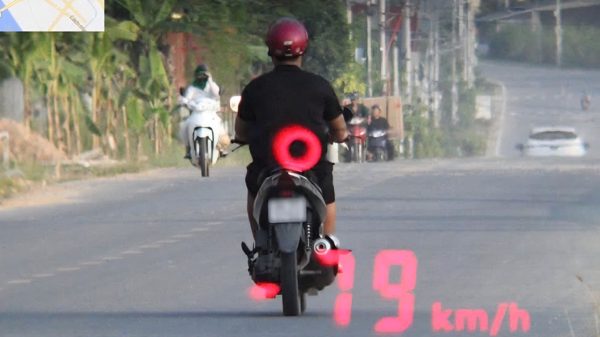 Tài xế không bằng lái chạy xe máy 79 km/h, bị phạt 10 triệu đồng