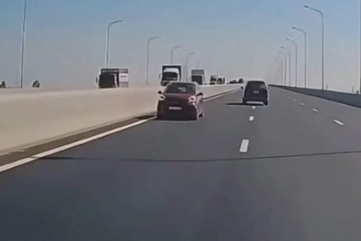 Tài xế lái ô tô đi ngược chiều trên cao tốc, bị xe khác ghi hình gửi CSGT