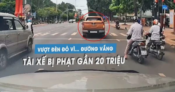 Tài xế lái xe bán tải vượt đèn đỏ vì... đường vắng, bị phạt gần 20 triệu