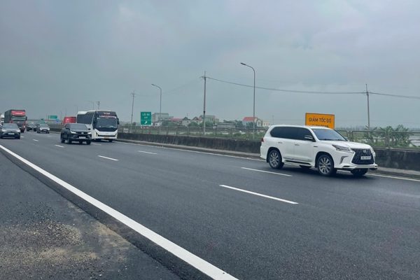 Tài xế lưu ý để không bị phạt nguội trên cao tốc 6 làn Cao Bồ - Mai Sơn