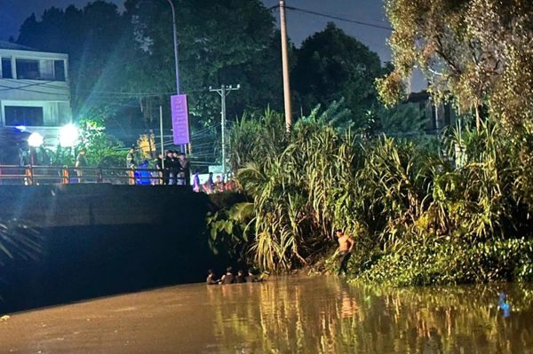Tắm cùng nhóm bạn, nam thanh niên 17 tuổi gặp nạn dưới rạch