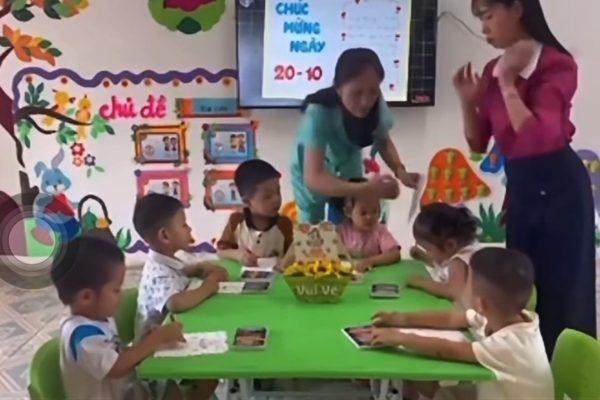 Tạm đình chỉ hai cô giáo mầm non tát học sinh ở Thanh Hóa