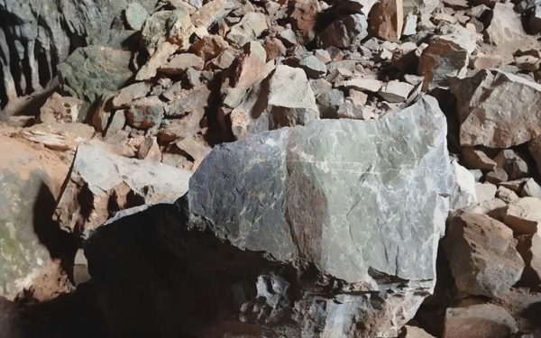 Tạm dừng tham quan hang Dơi trong khu du lịch Pù Luông do mất an toàn