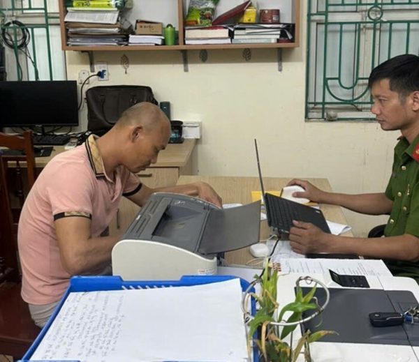 Tạm giam người đàn ông dâm ô 2 bé gái ở Hưng Yên
