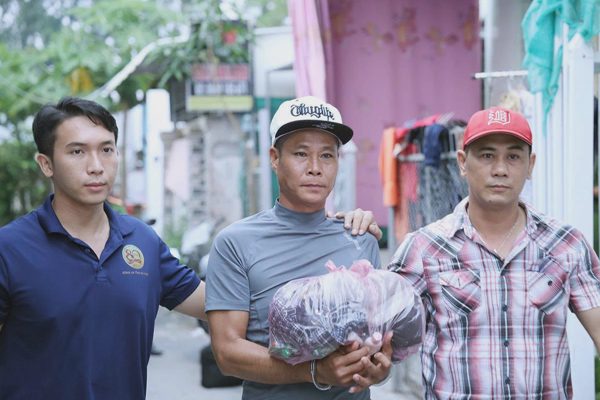 Tạm giữ đối tượng cho vay lãi suất 730%/năm, thu nhiều vũ khí nguy hiểm