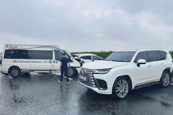 Tạm giữ hình sự tài xế Lexus chặn đầu xe khác gây tai nạn liên hoàn