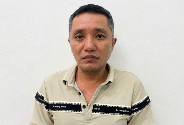 Tạm giữ người đàn ông xăm trổ có 3 tiền án, đập phá ô tô ở Hà Nội
