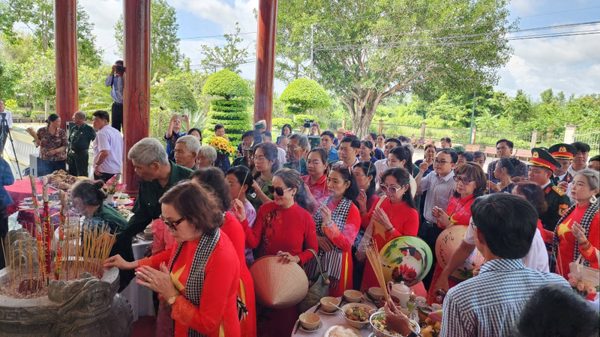 Tấm lòng người dân Cà Mau hướng về Bác