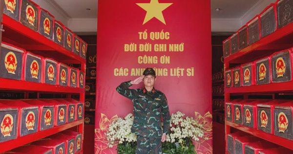 Tấm lòng người lính trẻ bên hài cốt liệt sĩ
