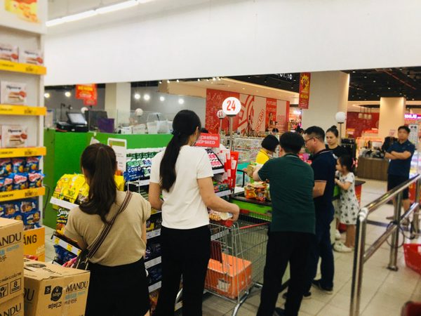 Tám tháng của năm 2026: Tổng mức bán lẻ hàng hóa và doanh thu duy trì đà tăng trưởng 2 con số
