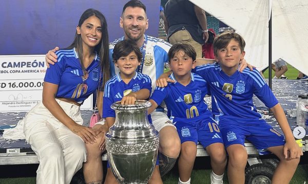 Tâm thư vợ Messi gửi chồng ngày giã từ tuyển Argentina