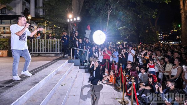 Tán Đa show: Sân khấu nhỏ nhưng đam mê lớn, ước mơ lớn và ý nghĩa lớn