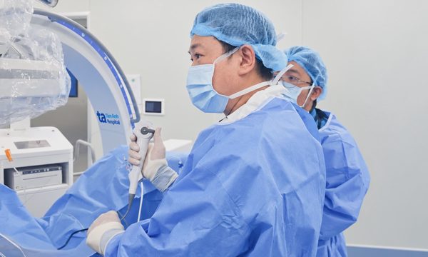 Tán sỏi niệu quản cho người đàn ông khuyết chân