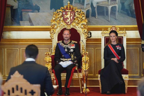 Tân Vương Na Uy tuyên thệ, mở ra triều đại mới