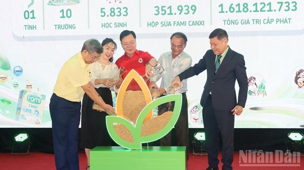Tặng 1 triệu hộp sữa đậu nành miễn phí cho học sinh tiểu học vùng khó khăn