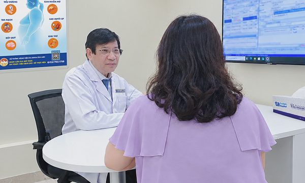 Tăng 18 kg do buồng trứng đa nang