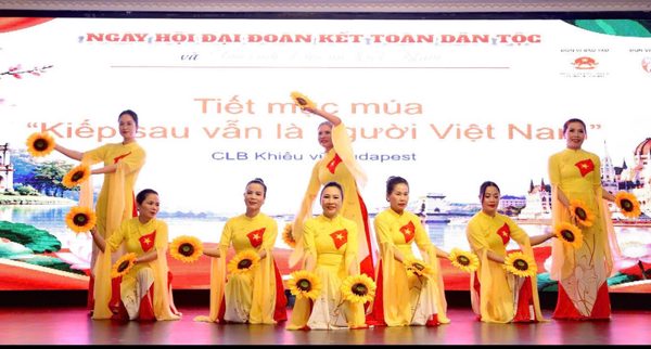 Tăng cường gắn kết cộng đồng người Việt Nam tại Hungary