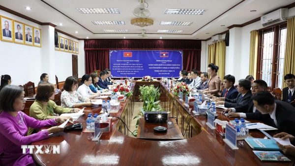 Tăng cường hợp tác du lịch, kết nối tuyến đường bộ Lào-Việt Nam-Thái Lan