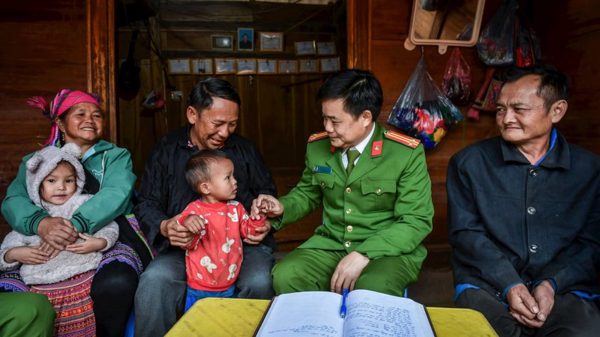 Tăng cường sự gắn bó giữa Đảng với nhân dân