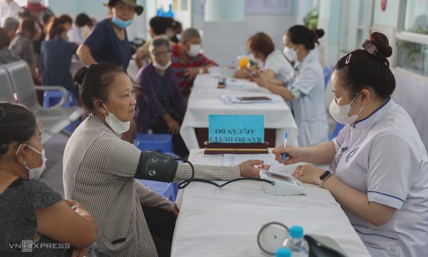 Tăng huyết áp 'gõ cửa' nhiều người cao tuổi TP HCM