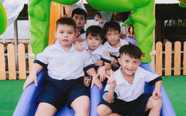 Tặng khu vui chơi thiếu nhi cho học sinh Tây Ninh